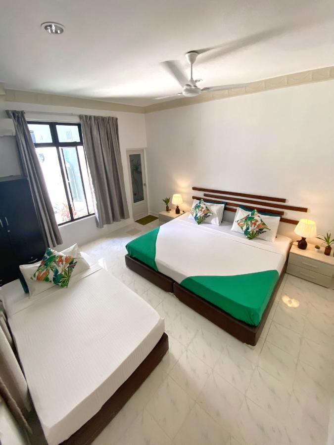 Отель Ocean Breeze Maldives Тулусду Экстерьер фото