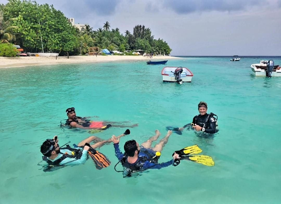 Отель Ocean Breeze Maldives Тулусду Экстерьер фото